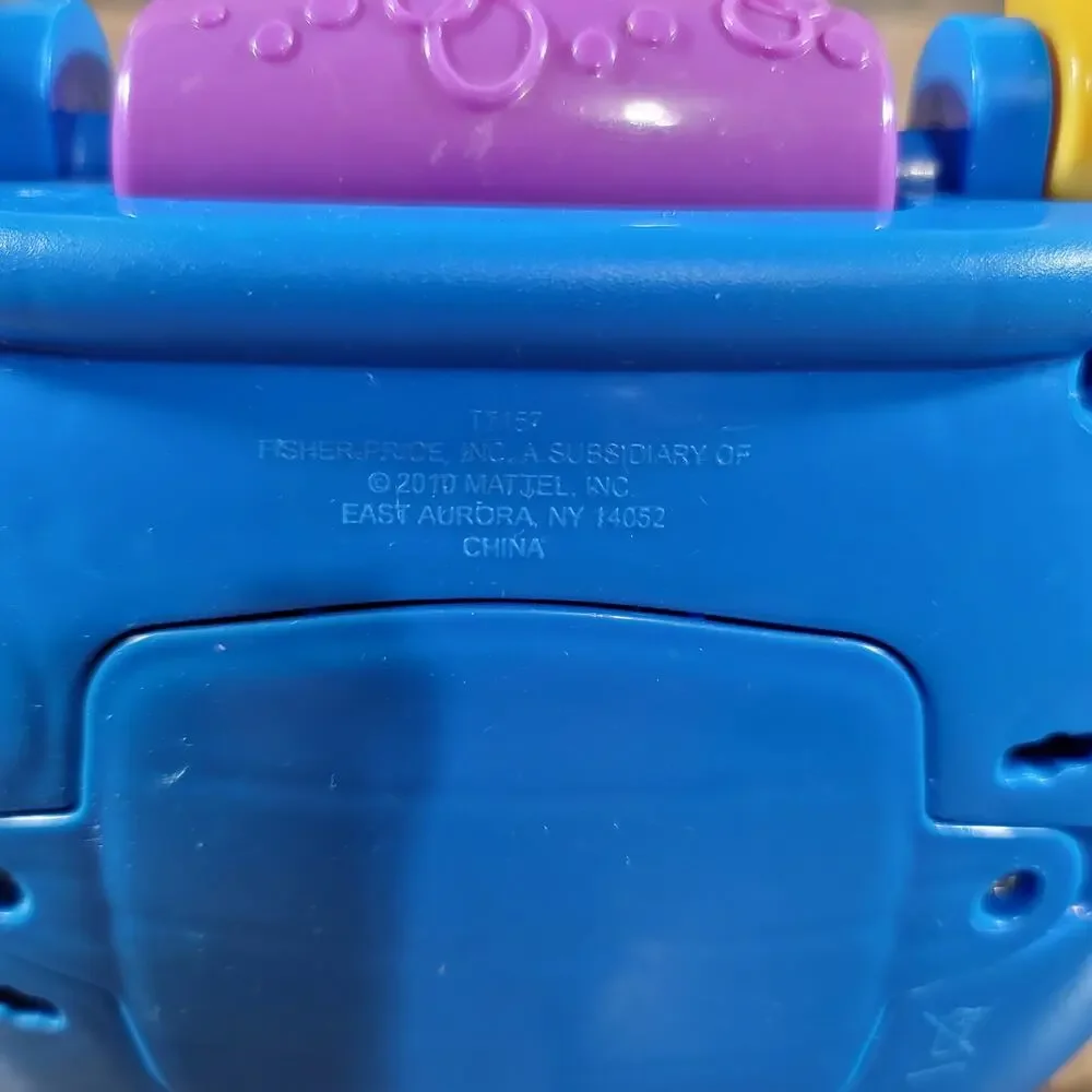 Fisher Price Ocean Wonders Deep Blue Sea Tote-a-Tune Fishbowl